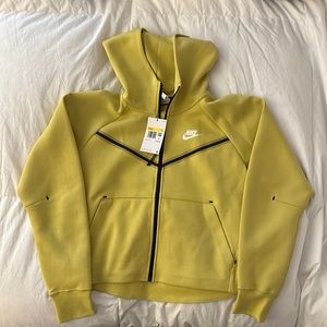 NWT Women Nike Sport Tech zip up jacket - size small
